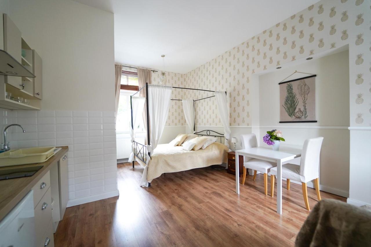 Spa Apartments Theresia Dubi  Exterior photo