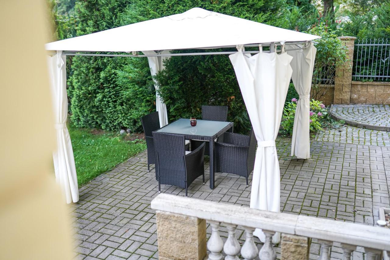 Spa Apartments Theresia Dubi  Exterior photo